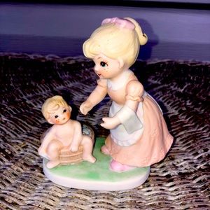 Vintage Homco Porcelain Mother and Baby Figurine # 1450.